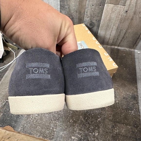 TOMS Bloomingdales Men\'s Slip On Loafer Size‎ 11 Gray Suede Emboidered Shoe